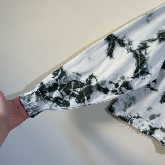 Stradivarius Powerpuff Girls Cropped Grey Tie Dye Sweatshirt Size Small BNWT - Picture 3 of 11